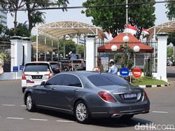 Mobil Mewah Kedubes yang Masuk Gedung DPR