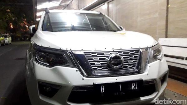 Ini Penampakan Mobil B 1 RI Bermuatan Parang yang Diamankan Polisi