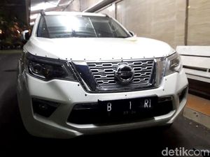 Ini Penampakan Mobil B 1 RI Bermuatan Parang yang Diamankan Polisi Ini Penampakan Mobil B 1 RI Bermuatan Parang yang Diamankan Polisi