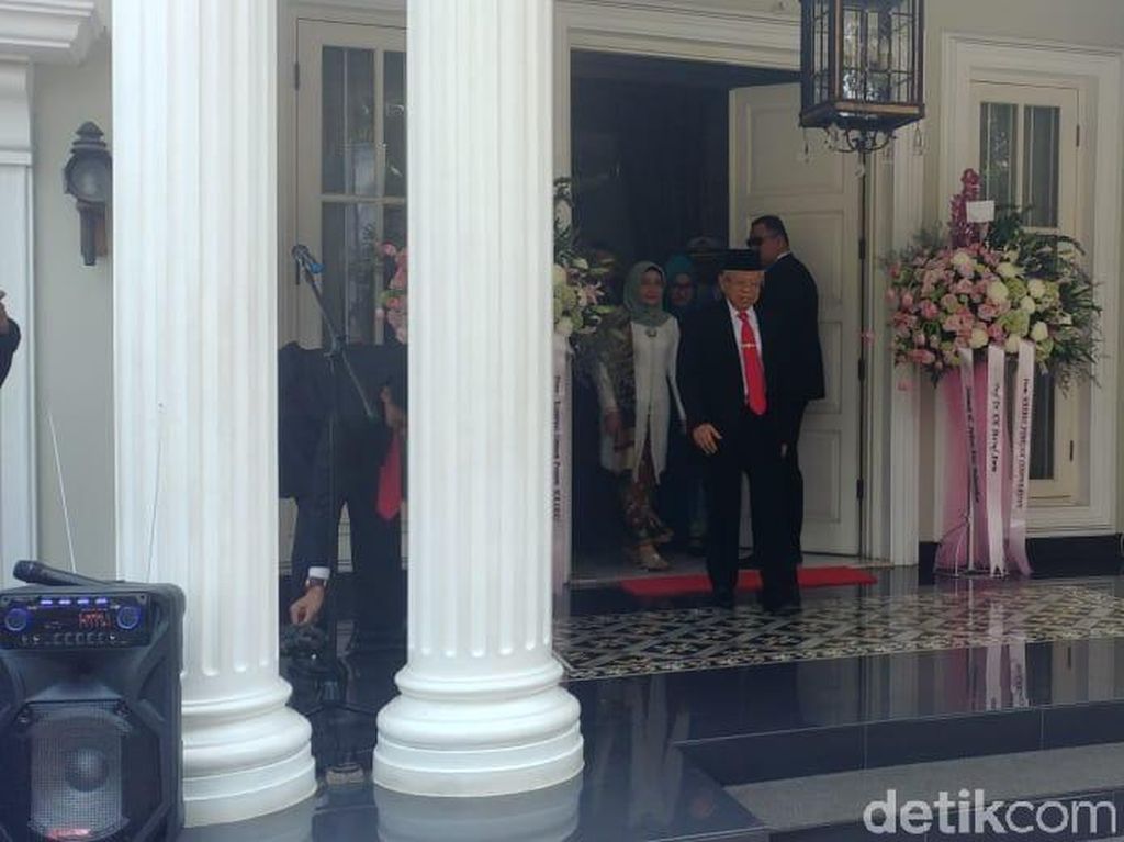 Ini Outfit Maruf Amin ke Pelantikan: Setelan Jas Lengkap Tanpa Sarung Ini Outfit Maruf Amin ke Pelantikan: Setelan Jas Lengkap Tanpa Sarung