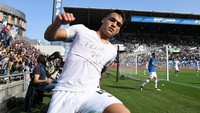 Inter menguntit Juventus yang unggul satu angka. 