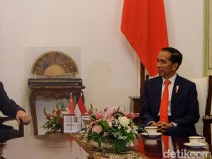 Jokowi Terima Wapres China Usai Dilantik, 3 Menteri Jilid I Masih Dampingi Jokowi Terima Wapres China Usai Dilantik, 3 Menteri Jilid I Masih Dampingi