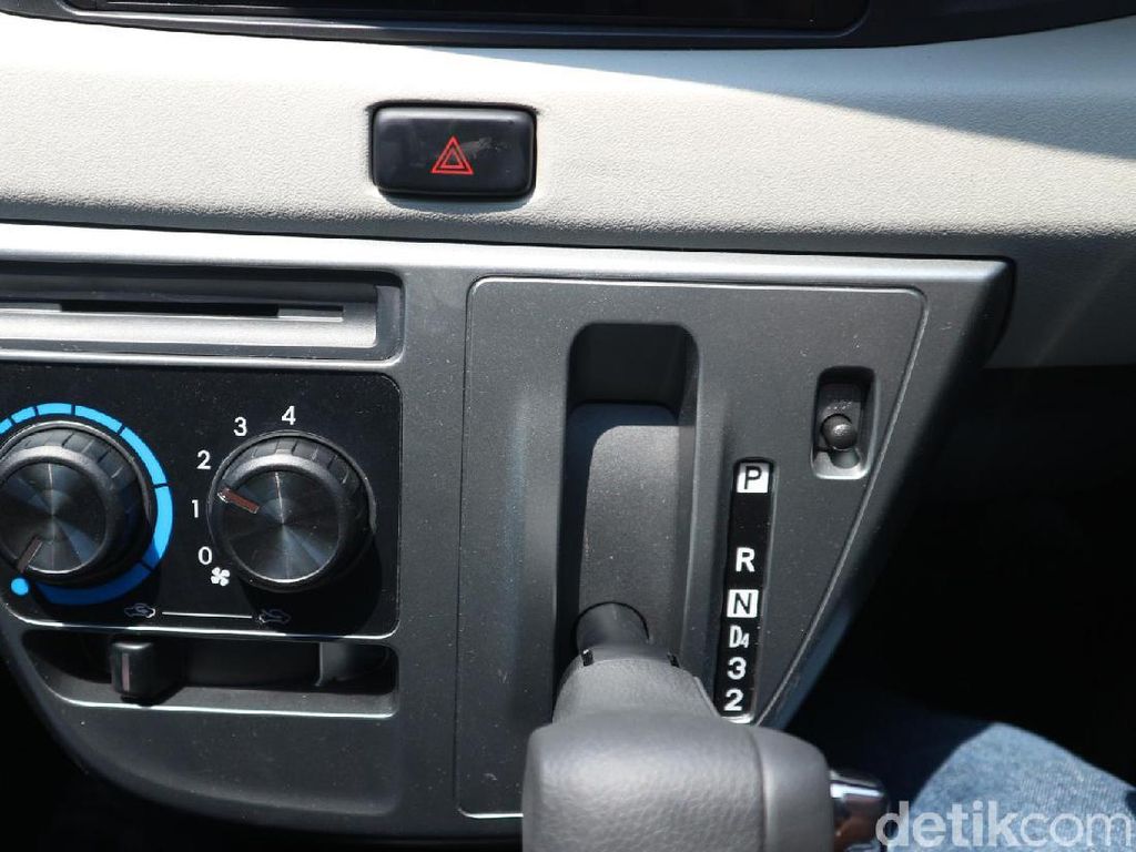 Ini Cara Mengemudi Mobil Matic yang Aman dan Benar Ini Cara Mengemudi Mobil Matic yang Aman dan Benar