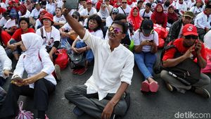Suasana Nobar Pelantikan Presiden di Medan Merdeka Barat