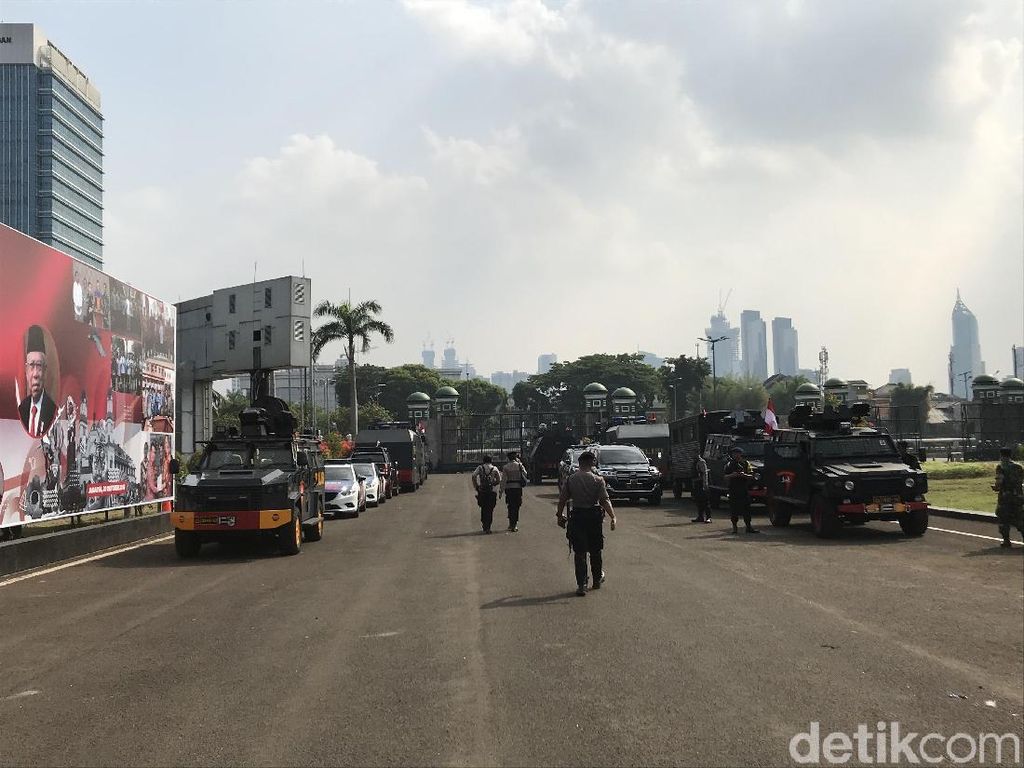 Dijaga Ketat, Begini Suasana di DPR Jelang Pelantikan Jokowi-Maruf Dijaga Ketat, Begini Suasana di DPR Jelang Pelantikan Jokowi-Maruf