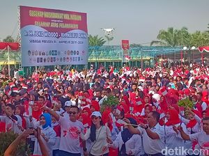 Aksi Pesilat dan Panggung Merah Putih, Persembahan Warga Madiun Untuk Jokowi Aksi Pesilat dan Panggung Merah Putih, Persembahan Warga Madiun Untuk Jokowi