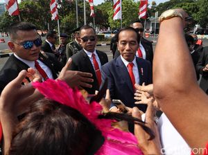 Salami Relawan, Jokowi Semringah Banget