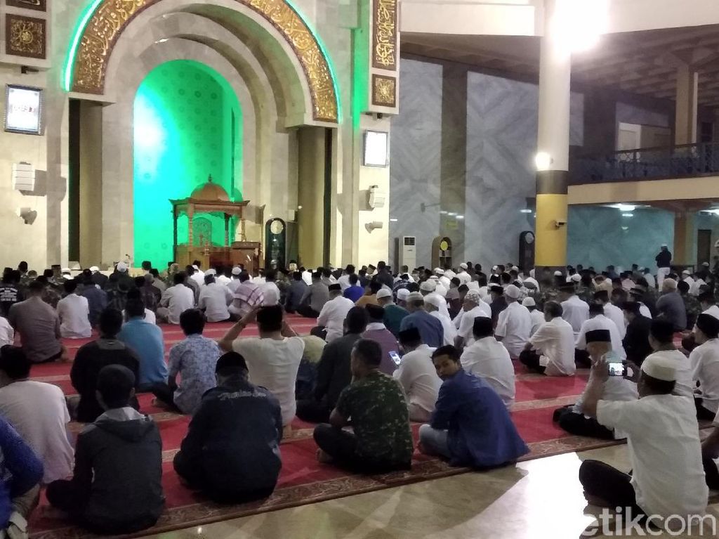 Pelantikan Presiden, Walkot Doa Bersama Warga Agar Bandung Tetap Kondusif Pelantikan Presiden, Walkot Doa Bersama Warga Agar Bandung Tetap Kondusif