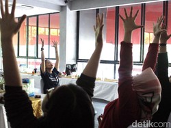 Yoga dengan Kursi, Alternatif bagi Pengidap Osteoporosis