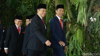 Ekspresi Jokowi di Karpet Merah Pelantikan Presiden di DPR
