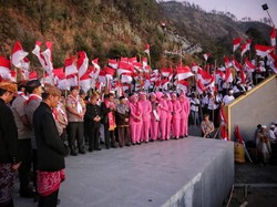 Sambut Pelantikan Presiden, 4.800 Merah Putih Dikibarkan di Bromo
