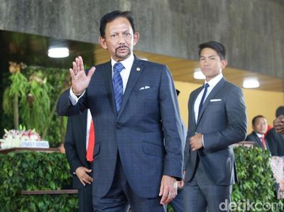 Curi Atensi, Ini Tampilan Putra Sultan Brunei di Pelantikan Jokowi-Maruf