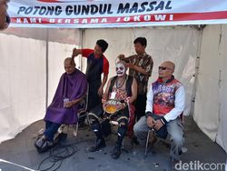 Suka Cita Warga Solo Sambut Pelantikan Jokowi, Cukur Gundul Hingga Nobar