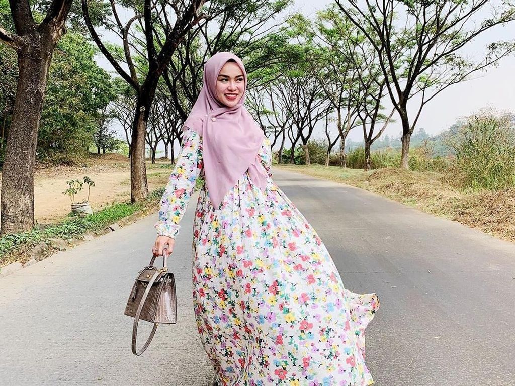 Berita Soal Penangkapan Medina Zein yang Tak Boleh Dilewatkan Berita Soal Penangkapan Medina Zein yang Tak Boleh Dilewatkan