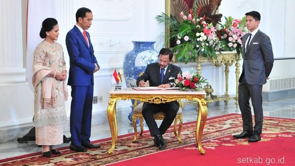 Adu Gaya Pangeran Ganteng Brunei dan Kaesang di Pelantikan Presiden 2019