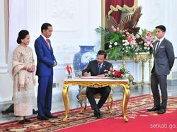 Adu Gaya Pangeran Ganteng Brunei dan Kaesang di Pelantikan Presiden 2019