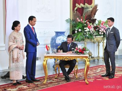 Adu Gaya Pangeran Ganteng Brunei dan Kaesang di Pelantikan Presiden 2019