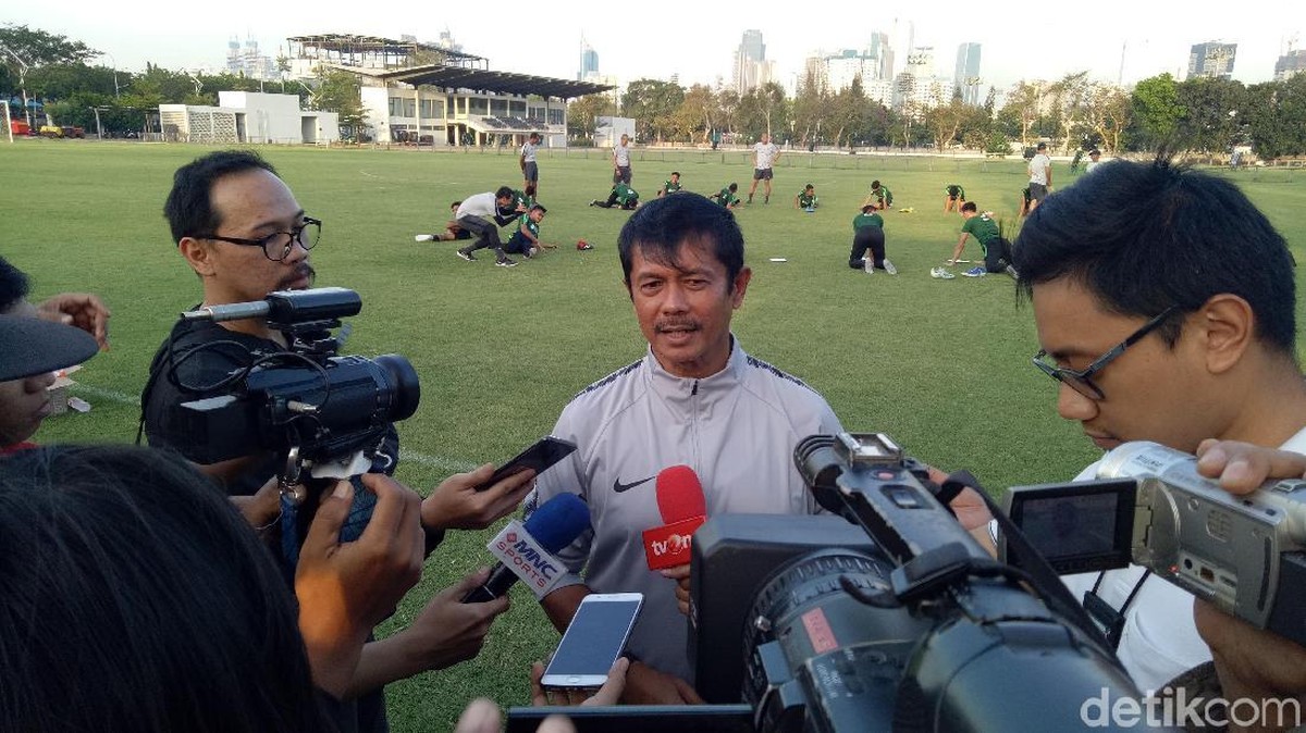 Pelatih Timnas U-23, Indra Sjafri, mengabarkan laga dengan Timnas Iran dipindah. ( Foto: Randy Prasatya/detikcom)