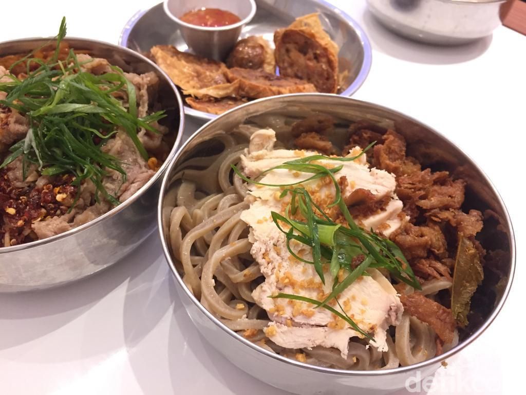 Wo Ai Mie: Mulur Gurih! Bakmi China Halal Dengan Topping Ayam Hainan Wo Ai Mie: Mulur Gurih! Bakmi China Halal Dengan Topping Ayam Hainan