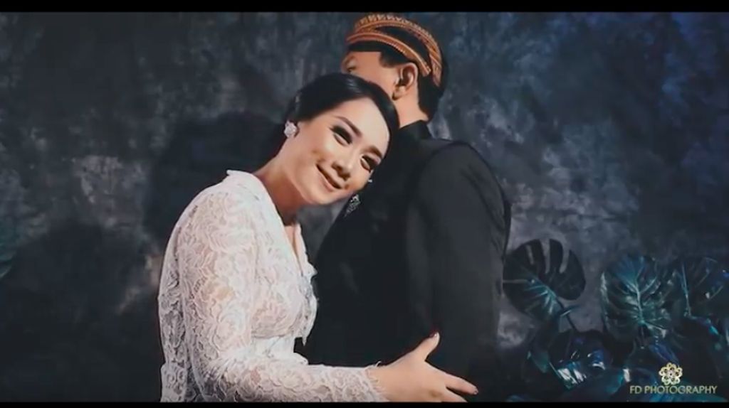 Cuplikan Momen Intim Ahok dan Puput di Sesi Foto Pernikahan Cuplikan Momen Intim Ahok dan Puput di Sesi Foto Pernikahan