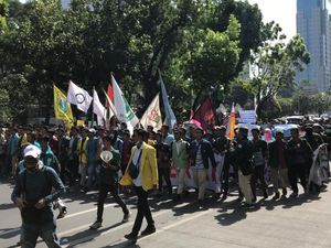 Massa BEM SI yang Akan Demo di Depan Istana Tertahan di Patung Kuda