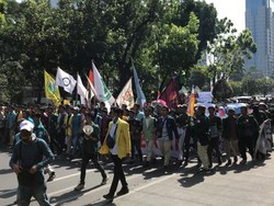 Massa BEM SI yang Akan Demo di Depan Istana Tertahan di Patung Kuda