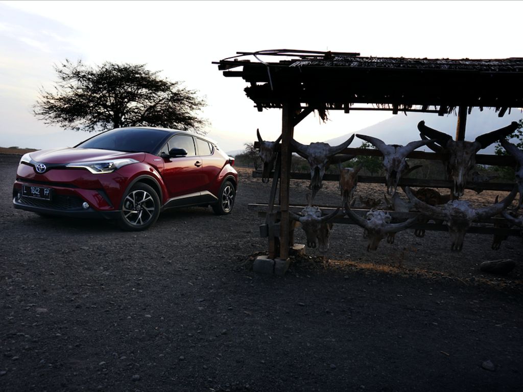 Toyota C-HR Hybrid Tawarkan Ketangguhan Mobil Ramah Lingkungan Toyota C-HR Hybrid Tawarkan Ketangguhan Mobil Ramah Lingkungan