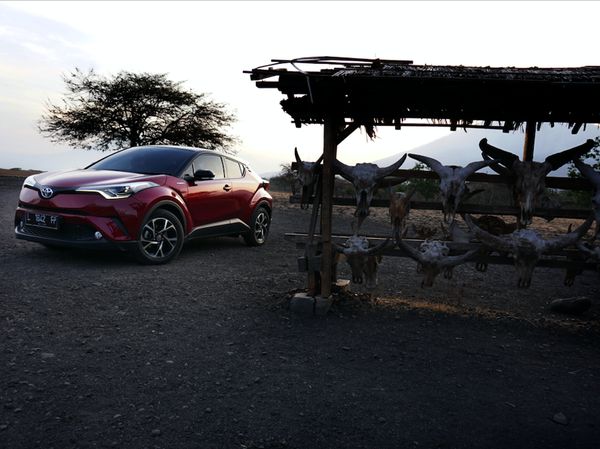 Toyota C-HR Hybrid Tawarkan Ketangguhan Mobil Ramah Lingkungan