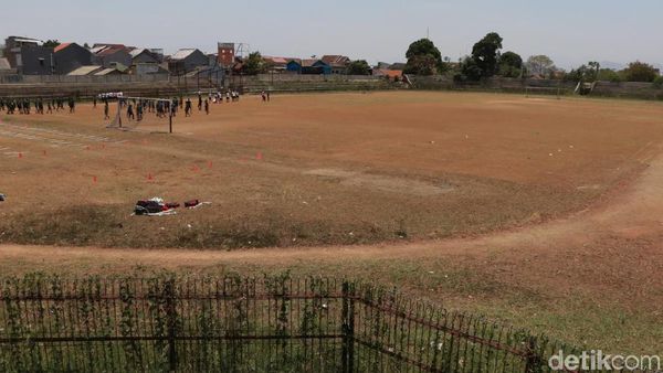 Potret Stadion Sangkuriang Cimahi yang Terbengkalai