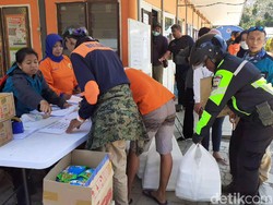 Polda Jatim Kirim Personel Bantu Tangani Bencana Angin Kencang di Batu