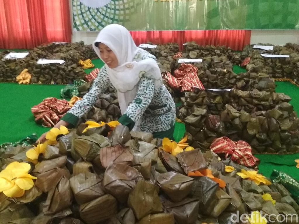 Nasi Gegok Khas Trenggalek Pecahkan Rekor MURI Nasi Gegok Khas Trenggalek Pecahkan Rekor MURI