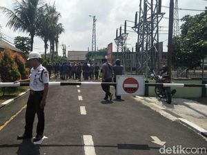 Densus Geledah Area Kantor BUMN di Kota Tasikmalaya