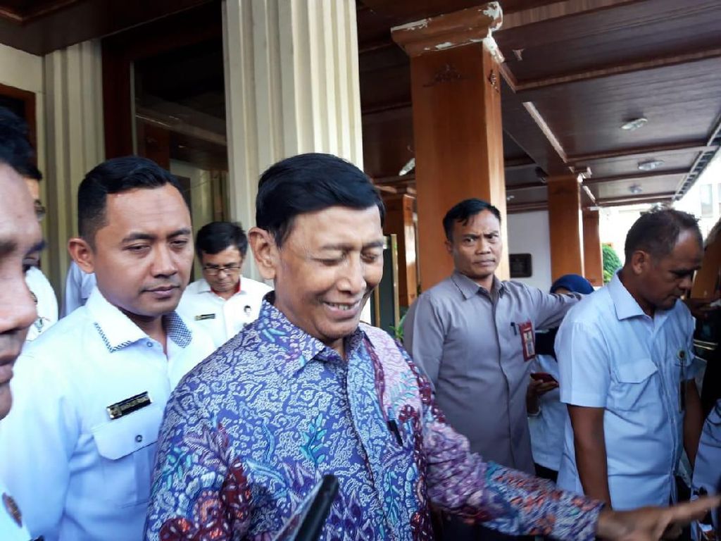 Ke Kantor Kemenko Polhukam, Wiranto: Persiapan Ganti Kabinet Ke Kantor Kemenko Polhukam, Wiranto: Persiapan Ganti Kabinet