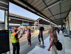 BEM SI Akan Demo di Istana, Stasiun Bekasi Sepi Massa Siang Ini