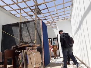 2 Atap Kelas SMA PGRI Lembang Ambruk Disapu Angin, Siswa Diliburkan