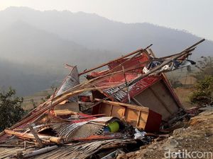 Suasana Desa Sumberbrantas yang Ditinggal Mengungsi