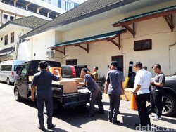 Wiranto Berkemas di Kemenko Polhukam, Mobil Box Angkut Barang