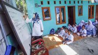 Kondisi Memprihatinkan Kelas Darurat Siswa MI di Kabupaten Bogor