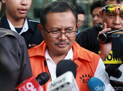 Pemeriksaan Perdana Bupati Nonaktif Indramayu Supendi