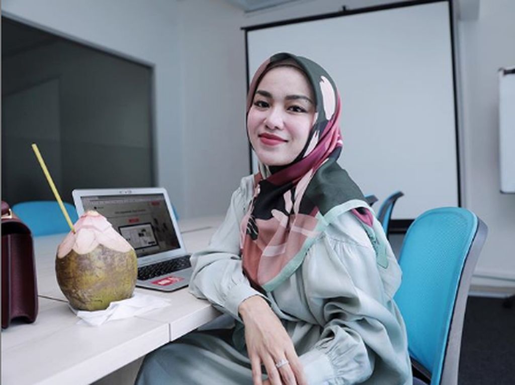 Kasus Wanprestasi Irwansyah dengan Medina Zein Tetap Berjalan Kasus Wanprestasi Irwansyah dengan Medina Zein Tetap Berjalan