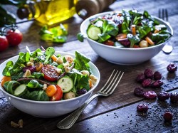 Tak Perlu Fobia Corona, Pola Makan Sehat Bisa Jadi Penangkalnya