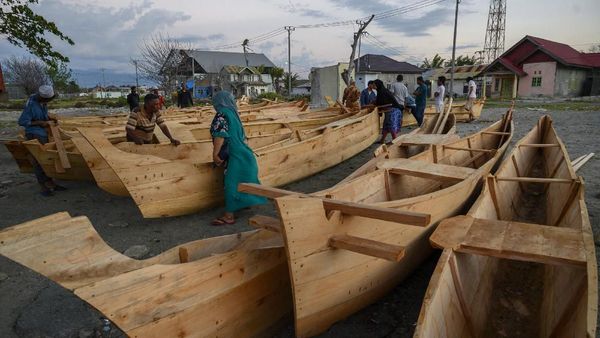 Penampakan Perahu Bantuan Prancis untuk Korban Tsunami Palu