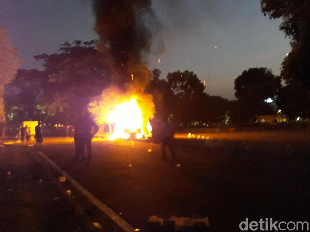 Ricuh di Mandala Krida Yogya, Polisi: Sudah Kondusif Ricuh di Mandala Krida Yogya, Polisi: Sudah Kondusif