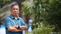 Hal yang membuat saya ingin maju adalah ambisi saya mengubah sepakbola ini menjadi lebih baik. Ini dari hati saya yang dalam juga karena sepakbola kita ini tak pernah berprestasi. Nah, tentu yang memperbaikinya harus yang paham soal bola,kata pria yang juga pemilik PT Indobuana Jaya Pratama yang bergerak di bidang industri dan properti dalam perbincangan dengan detikSport, Kamis (17/10/2019).