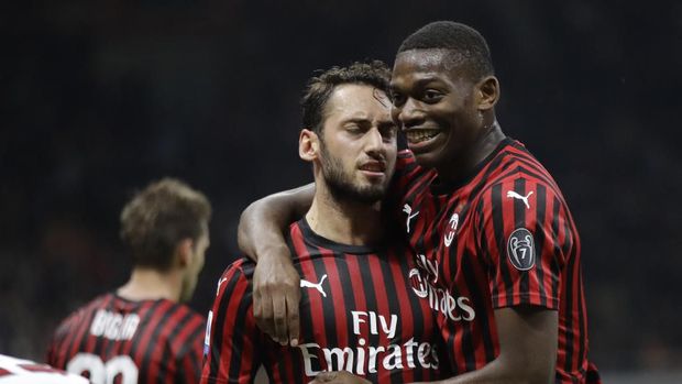 Hakan Calhanoglu jadi pemegang nomor 10 di AC Milan saat ini.