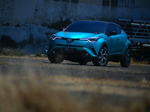 Penjualan Kalah Laris, Toyota C-HR Hybrid Menghilang dari Situs Resmi