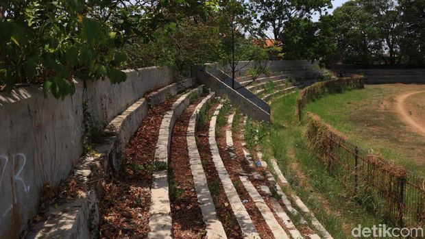 Stadion Sangkuriang yang Dibiarkan Mati Dalam Sunyi 
