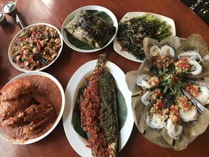 Bikin Laper! Makan Bakso Rusuk, Seafood, Nasgor, hingga Bebek Enak Bikin Laper! Makan Bakso Rusuk, Seafood, Nasgor, hingga Bebek Enak