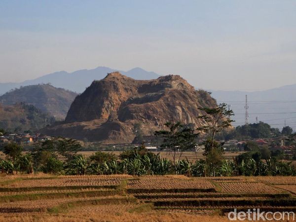 Kondisi Gunung Pancir yang Terus Terkikis
