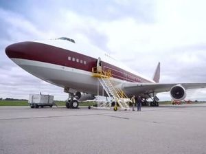 Gimana Rasanya Naik Jet Pribadi Kelas Sultan Harga Triliunan?